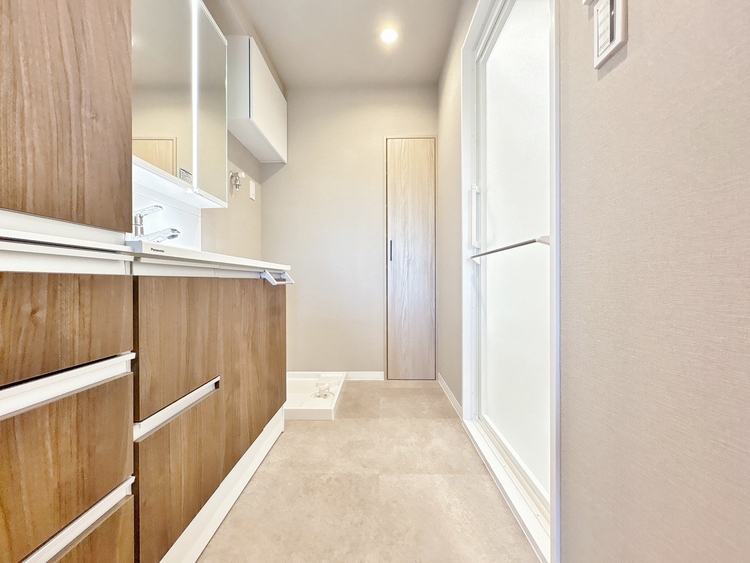 洗面 清潔感と心地よさを重視した、上質感漂うパウダールーム。