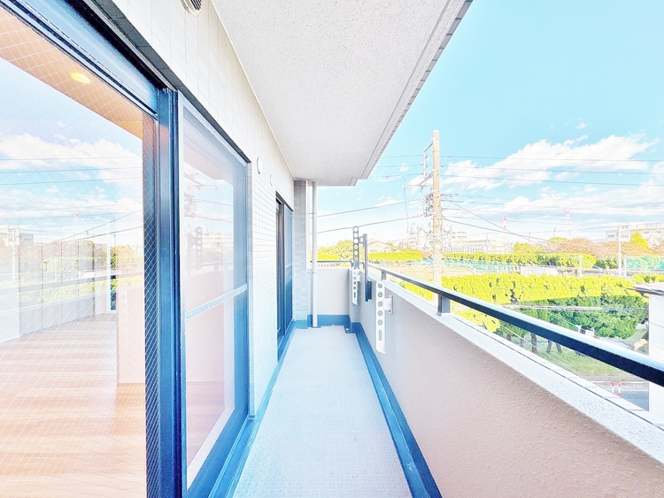 バルコニー 暮らしの中で、光と風を演出してくれるバルコニー。