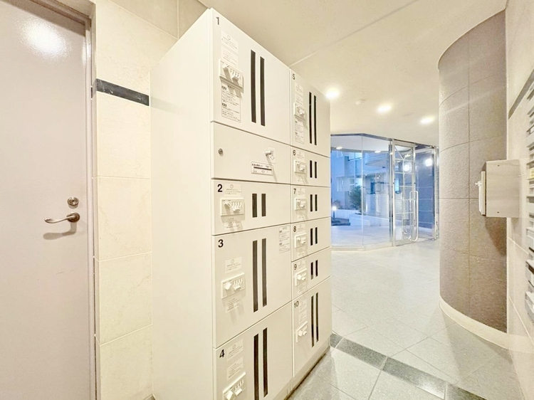 設備 留守時に便利な宅配ボックスを完備。