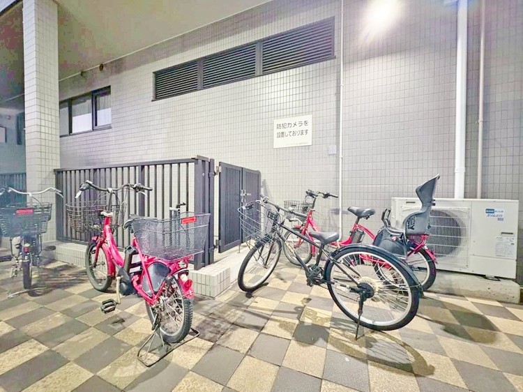 設備 きちんと整備された駐輪場。住む方の心遣いが感じられます。