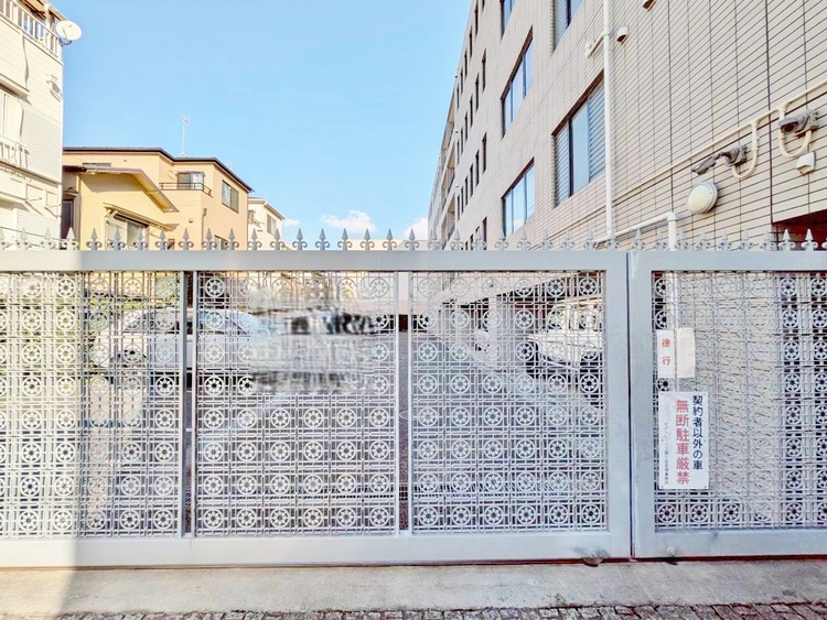 駐車場 本物件の駐車スペースです。車種制限のある場合もございますので、お気軽にお問い合わせくださいませ。