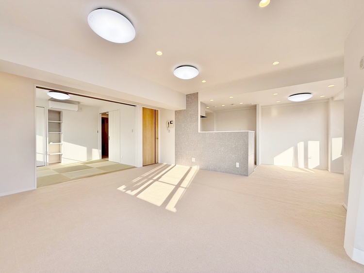 居間 快適に過ごす毎日を求めて、暮らしの中でご自身の「マイホーム」に創り上げてください。