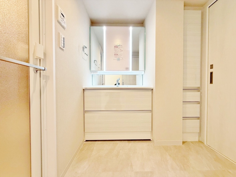 洗面 何かと物が増える場所だからこそ、スッキリと見映えの良い空間に。