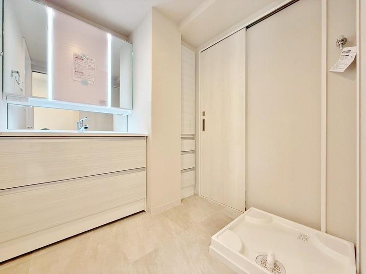 洗面 清潔感と心地よさを重視した、上質感漂うパウダールーム。