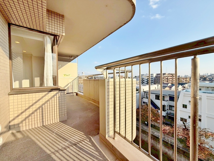 バルコニー 暮らしの中で、光と風を演出してくれるバルコニー。