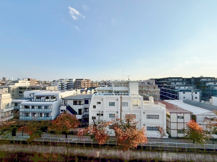 バルコニー 頬をなでる、優しい風を感じることが出来ます。