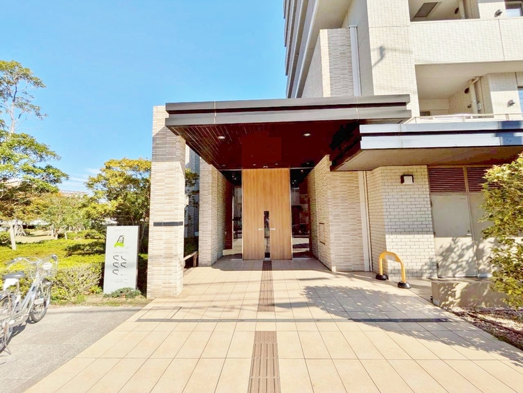 エントランス 外と内をつなぐエントランスは、まさに顔となる場所。