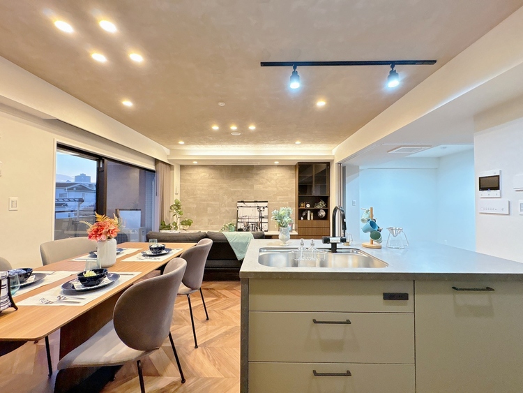 居間 過ごす時間が、たくさんの思い出として紡がれていく場所。