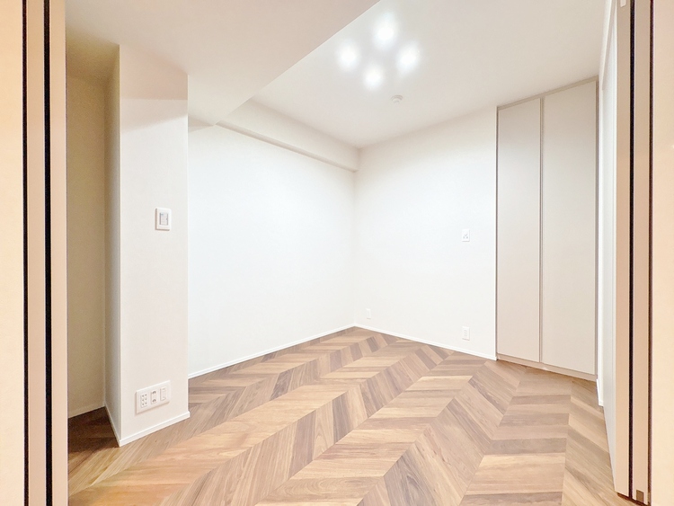 寝室 ベッドも十分に設置するスペースがあります。