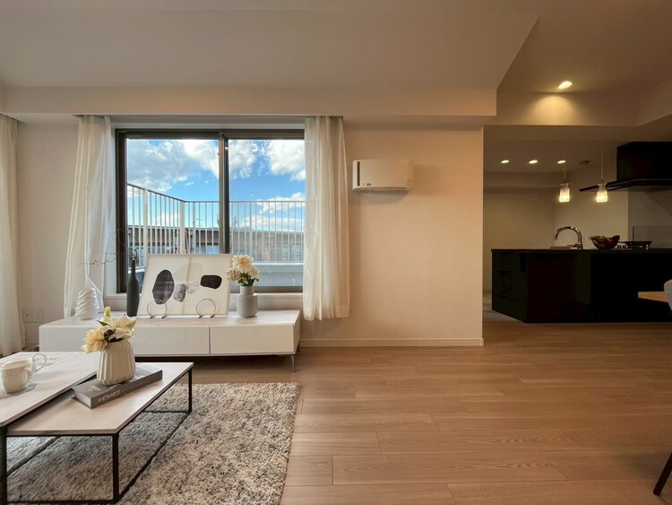 居間 居心地の良い空気感は、暮らしのステージを彩り、心からのやすらぎと満足感を与えてくれます。