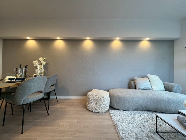 居間 飾り過ぎないシンプルな内装と偏り過ぎないデザインで統一しました。