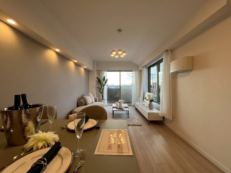 居間 快適に過ごす毎日を求めて、暮らしの中でご自身の「マイホーム」に創り上げてください。