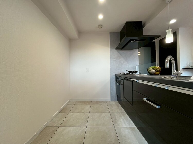 キッチン スマートな意匠と充実の機能を備えたキッチンが、暮らしにおいしい彩りを添えます。