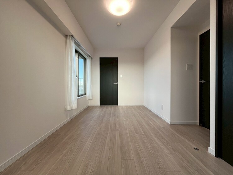 寝室 ベッドも十分に設置するスペースがあります。