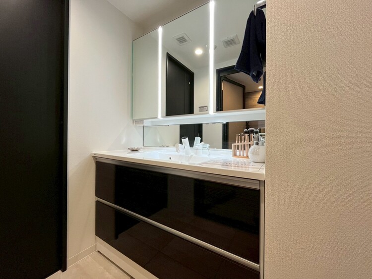 洗面 何かと物が増える場所だからこそ、スッキリと見映えの良い空間に。