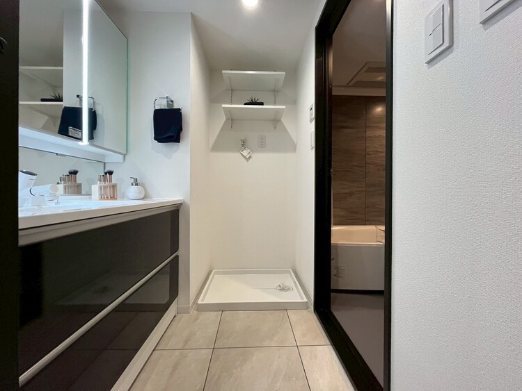 洗面 清潔感と心地よさを重視した、上質感漂うパウダールーム。