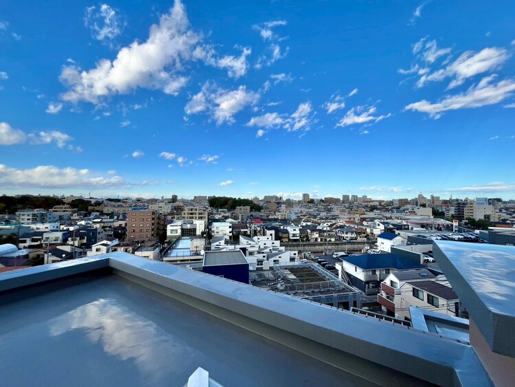 バルコニー 頬をなでる、優しい風を感じることが出来ます。