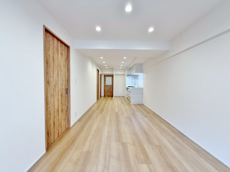 居間 忙しく過ぎゆく日常を置き去るほど、ゆったりした時間が流れるリビング。