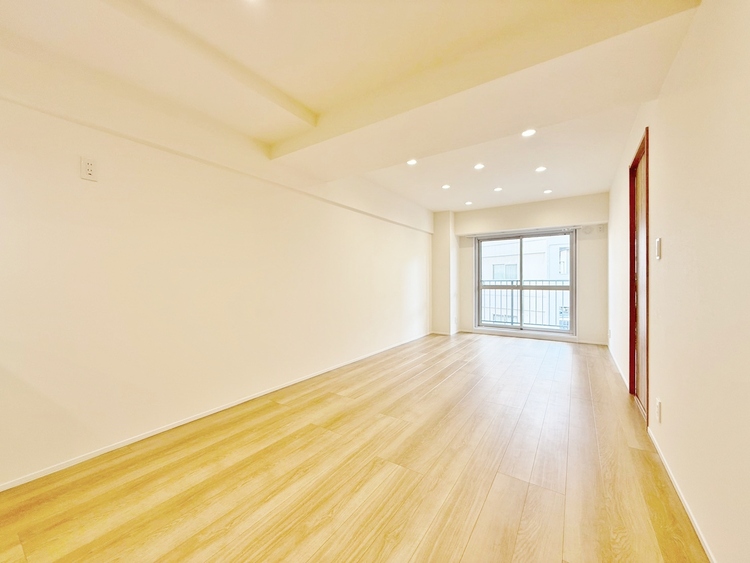 居間 居心地の良い空気感は、暮らしのステージを彩り、心からのやすらぎと満足感を与えてくれます。