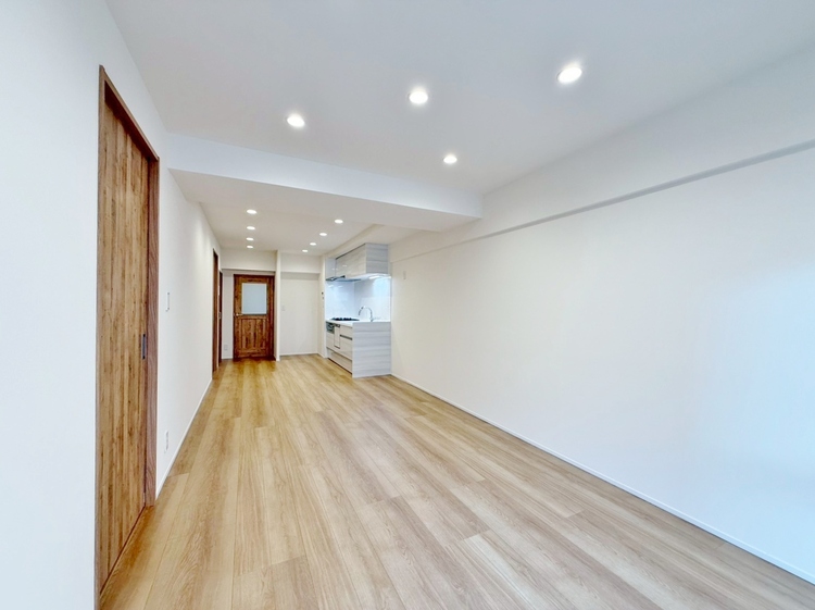 居間 飾り過ぎないシンプルな内装と偏り過ぎないデザインで統一しました。