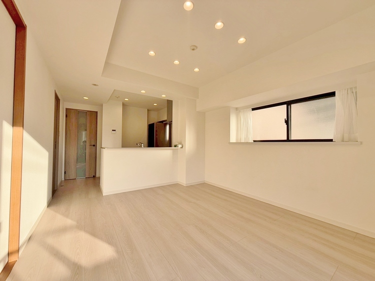 居間 居心地の良い空気感は、暮らしのステージを彩り、心からのやすらぎと満足感を与えてくれます。