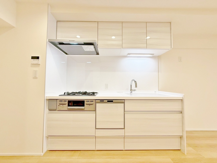 キッチン スマートな意匠と充実の機能を備えたキッチンが、暮らしにおいしい彩りを添えます。