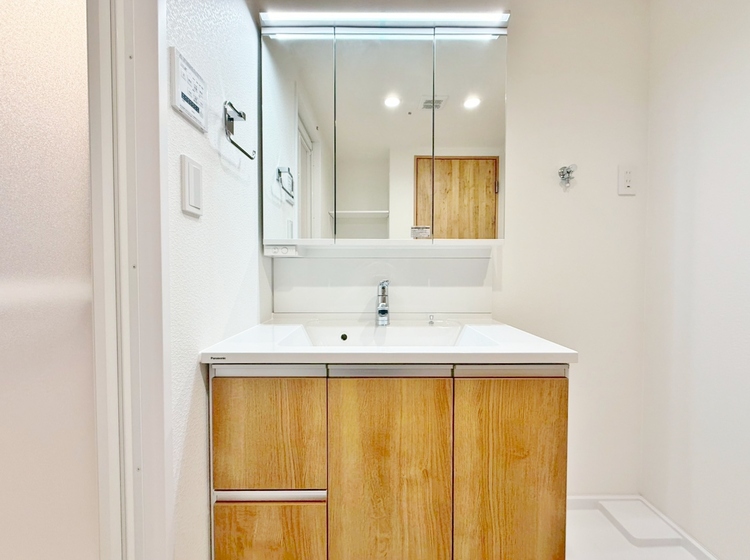 洗面 何かと物が増える場所だからこそ、スッキリと見映えの良い空間に。