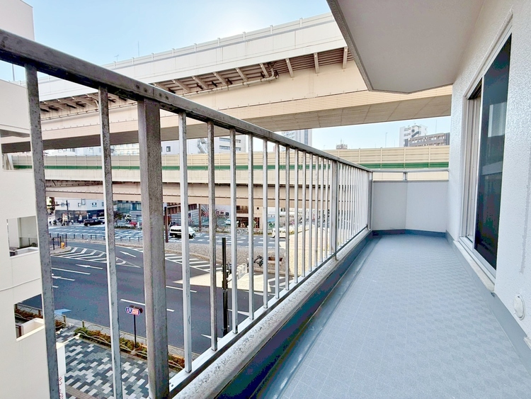 バルコニー 暮らしの中で、光と風を演出してくれるバルコニー。