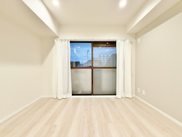 居間 居心地の良い空気感は、暮らしのステージを彩り、心からのやすらぎと満足感を与えてくれます。