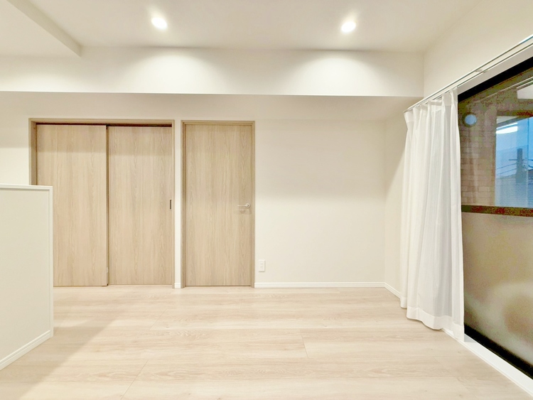 居間 飾り過ぎないシンプルな内装と偏り過ぎないデザインで統一しました。