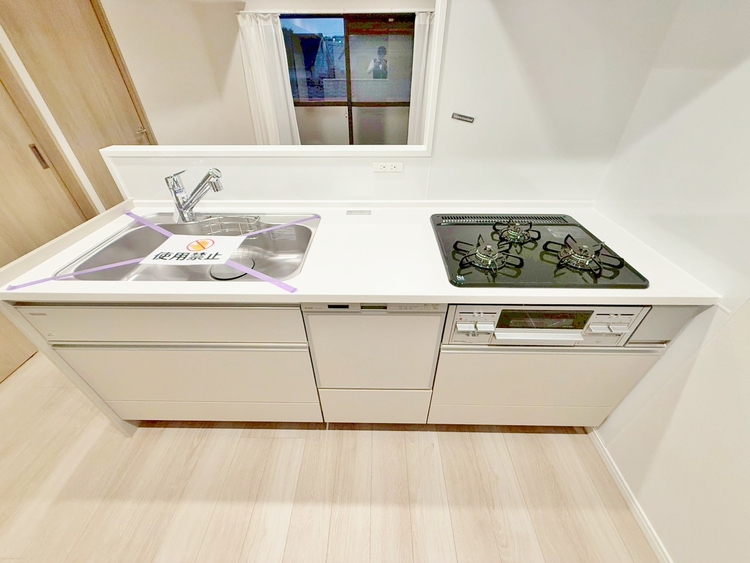 キッチン スマートな意匠と充実の機能を備えたキッチンが、暮らしにおいしい彩りを添えます。