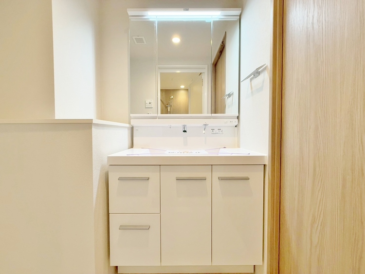 洗面 何かと物が増える場所だからこそ、スッキリと見映えの良い空間に。