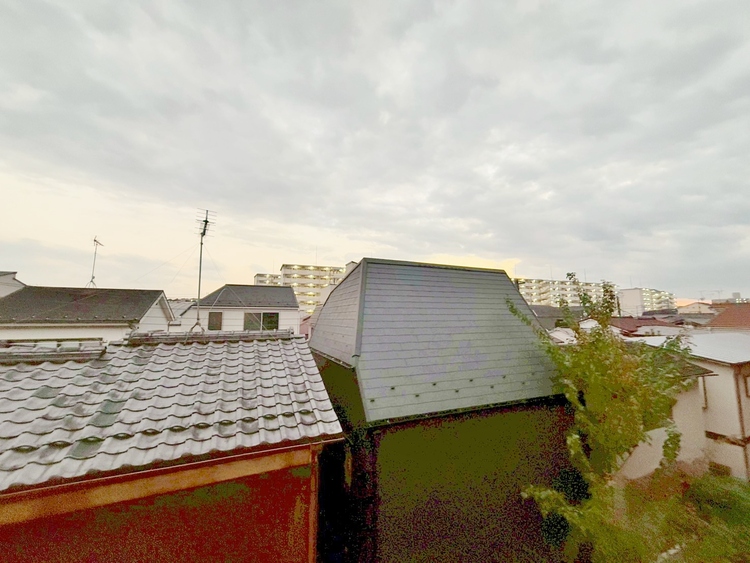 バルコニー 窓を開けると広がる青空。心をリフレッシュして日々を過ごしていきましょう。