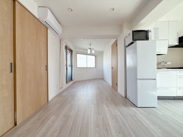 居間 居心地の良い空気感は、暮らしのステージを彩り、心からのやすらぎと満足感を与えてくれます。