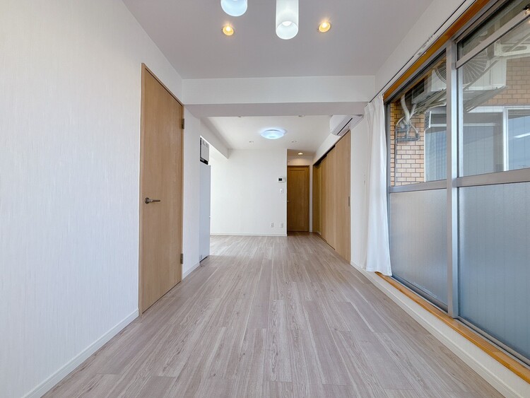 居間 快適に過ごす毎日を求めて、暮らしの中でご自身の「マイホーム」に創り上げてください。