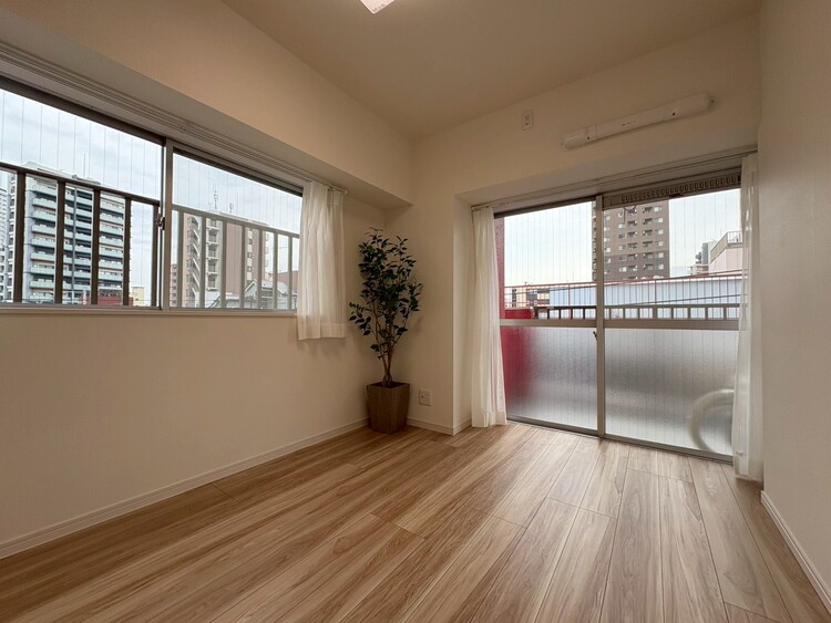 寝室 ベッドも十分に設置するスペースがあります。