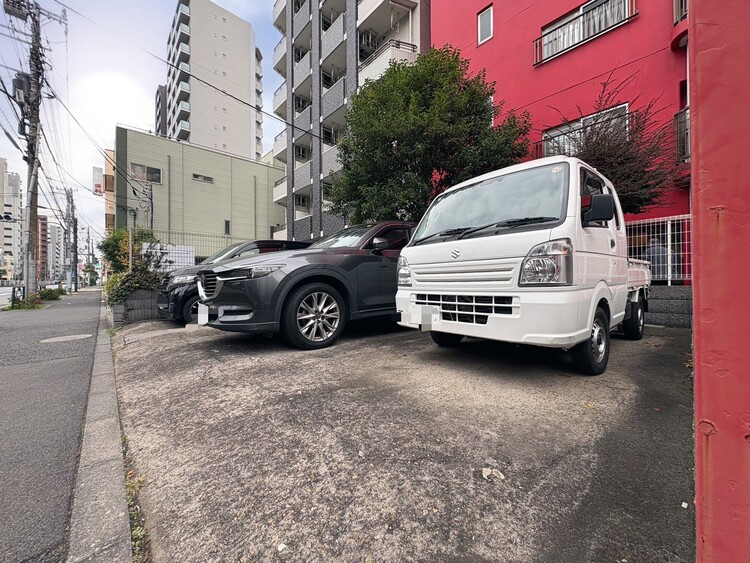駐車場 本物件の駐車スペースです。車種制限のある場合もございますので、お気軽にお問い合わせくださいませ。