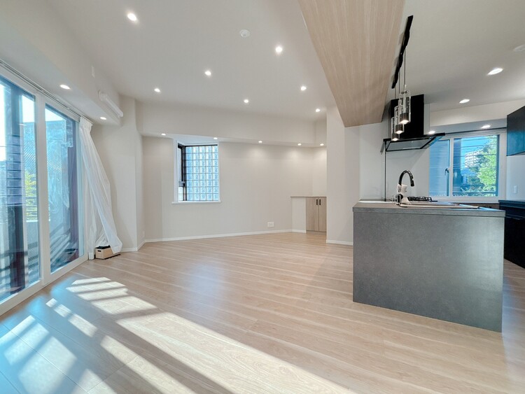 居間 居心地の良い空気感は、暮らしのステージを彩り、心からのやすらぎと満足感を与えてくれます。