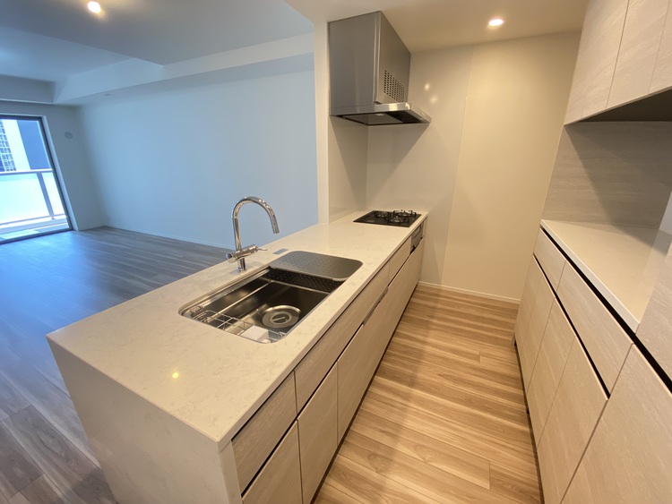 キッチン スマートな意匠と充実の機能を備えたキッチンが、暮らしにおいしい彩りを添えます。