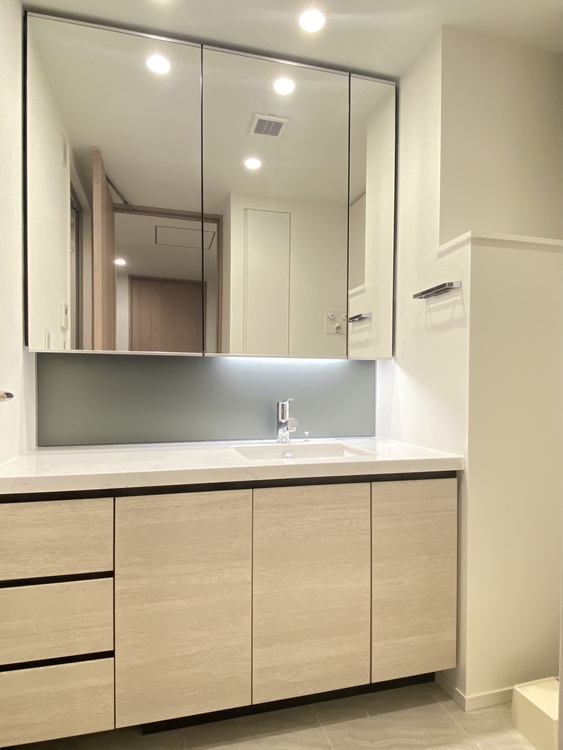 洗面 何かと物が増える場所だからこそ、スッキリと見映えの良い空間に。