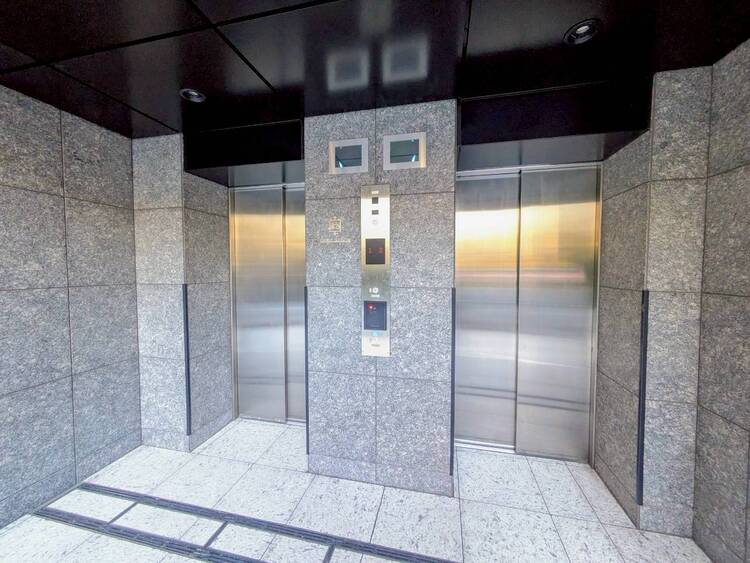 設備 エレベーターの管理も、きちんと行き届いてます。