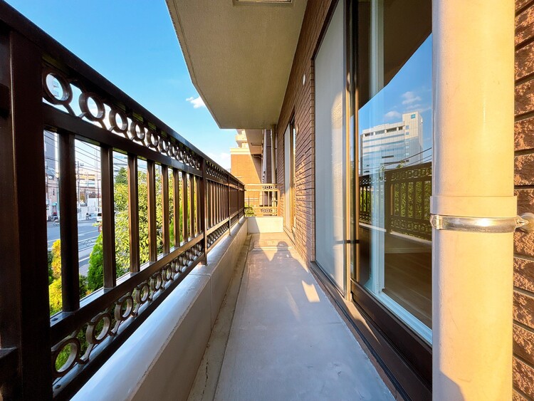 バルコニー 暮らしの中で、光と風を演出してくれるバルコニー。