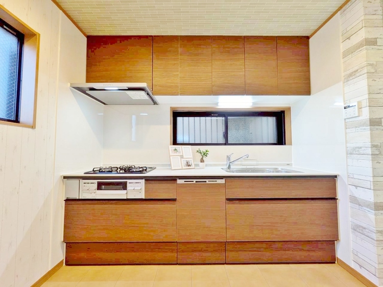 キッチン スマートな意匠と充実の機能を備えたキッチンが、暮らしにおいしい彩りを添えます。