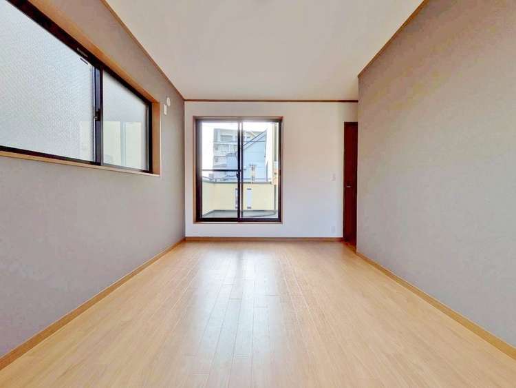 寝室 ベッドも十分に設置するスペースがあります。