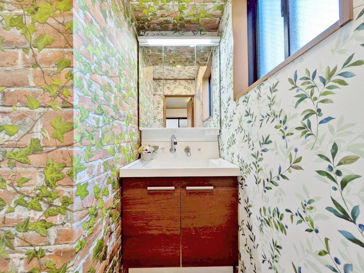 洗面 何かと物が増える場所だからこそ、スッキリと見映えの良い空間に。