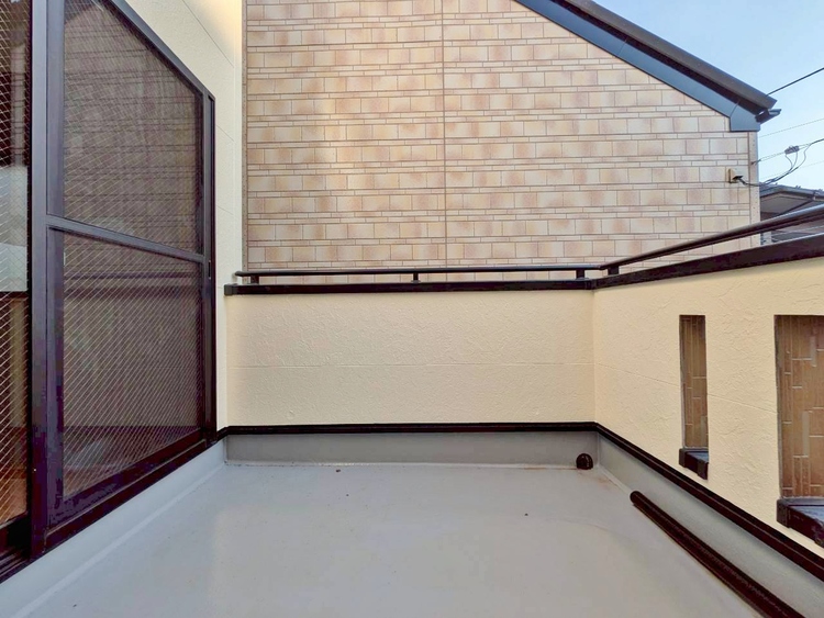 バルコニー 暮らしの中で、光と風を演出してくれるバルコニー。