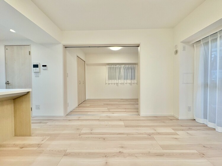 居間 居心地の良い空気感は、暮らしのステージを彩り、心からのやすらぎと満足感を与えてくれます。