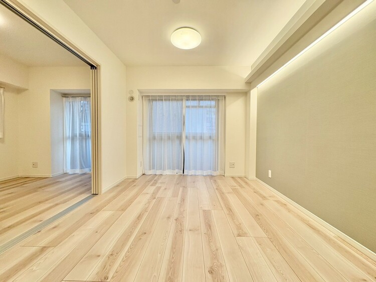 居間 飾り過ぎないシンプルな内装と偏り過ぎないデザインで統一しました。