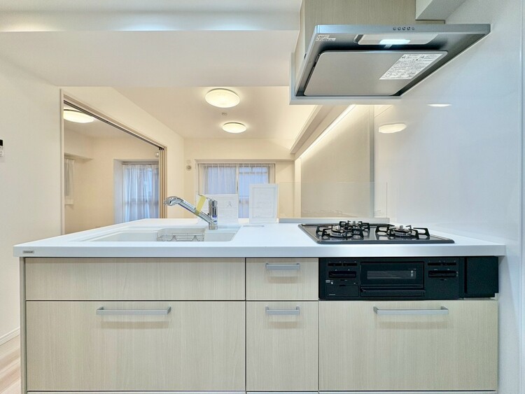 キッチン スマートな意匠と充実の機能を備えたキッチンが、暮らしにおいしい彩りを添えます。