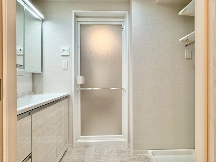 洗面 清潔感と心地よさを重視した、上質感漂うパウダールーム。